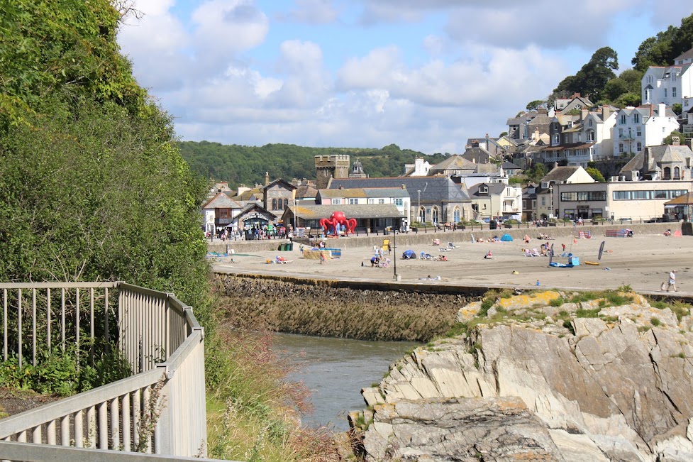 The Ultimate Guide to Looe’s Sandy Beaches: Family-Friendly and Hidden Gems